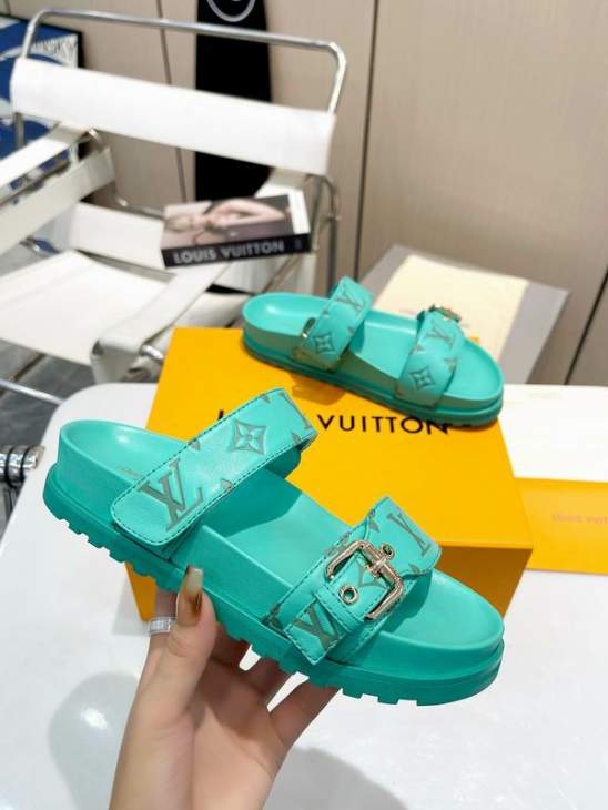 Picture of Louis Vuitton Slippers _SKULVsz35-42mnf0306594
